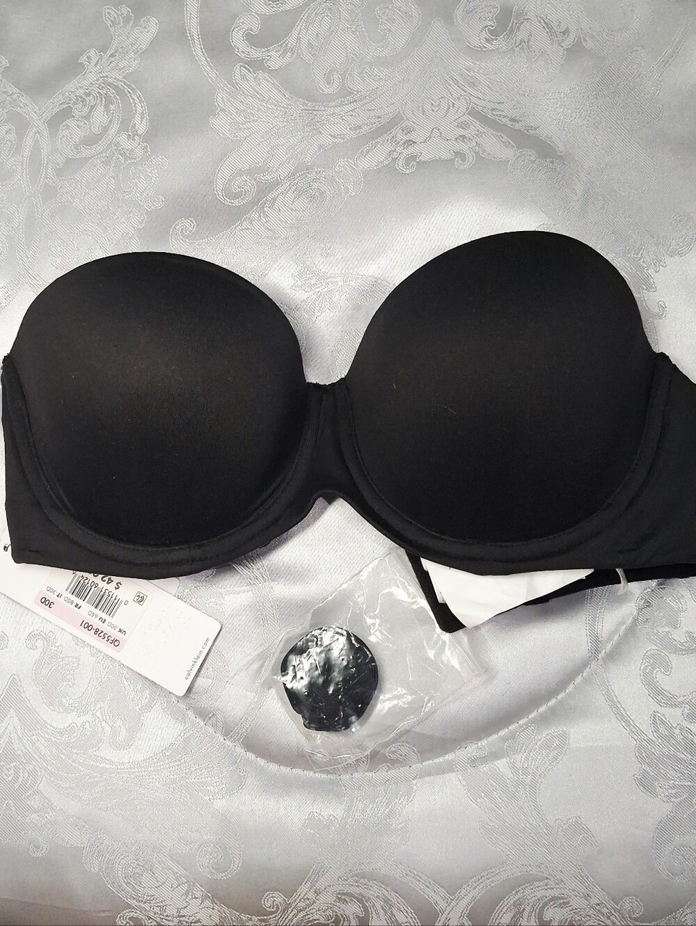 Calvin Klein 30d lightly lined black t shirt strapless bra new with tags